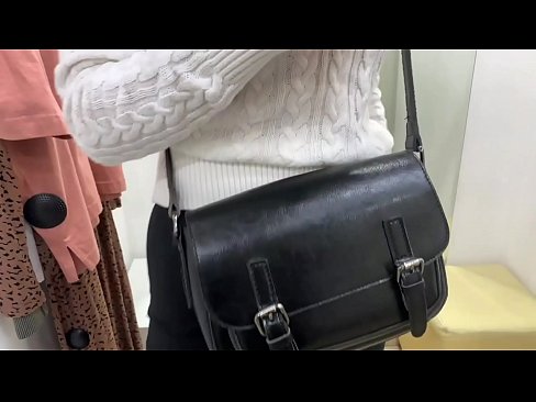 ❤️ Javna masturbacija mlade kurbe FeralBerry z dildom v garderobi ❤ Domače porniče pri nas ☑
